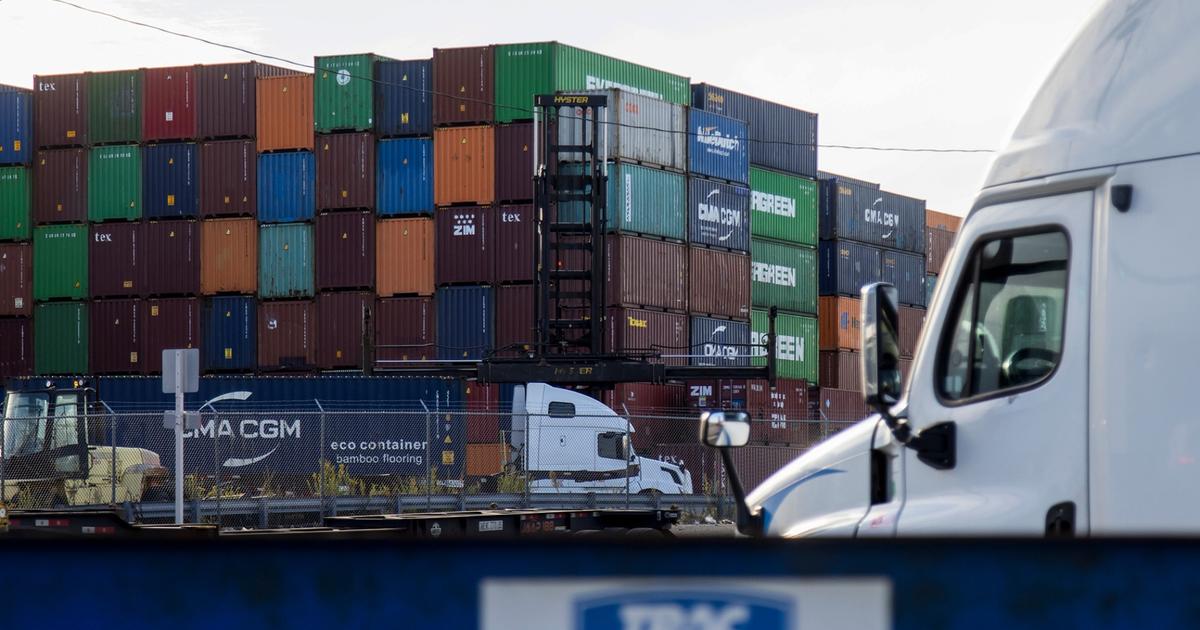 East Coast dockworkers poised to begin port strike